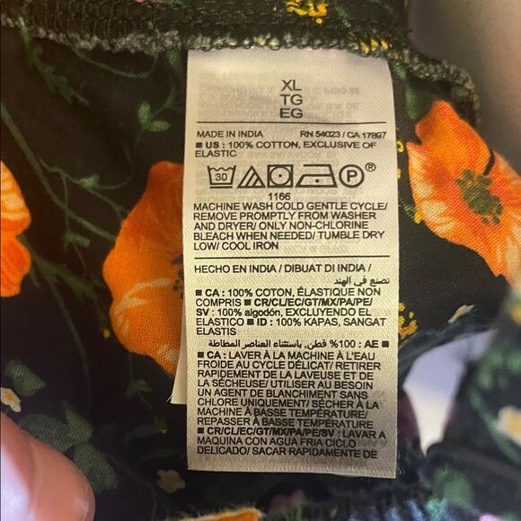 Old Navy Black Floral Camisole Top - Picture 3 of 4